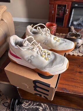 On Roger Women's Tennis Shoes